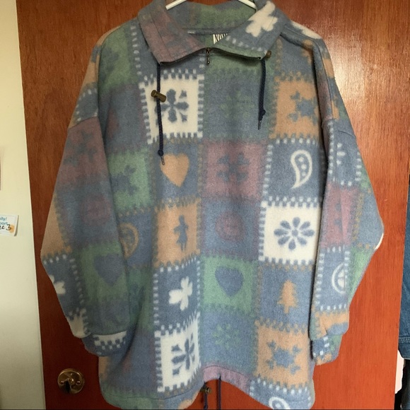Printed Pullover with adjustable drawstring - Picture 2 of 5